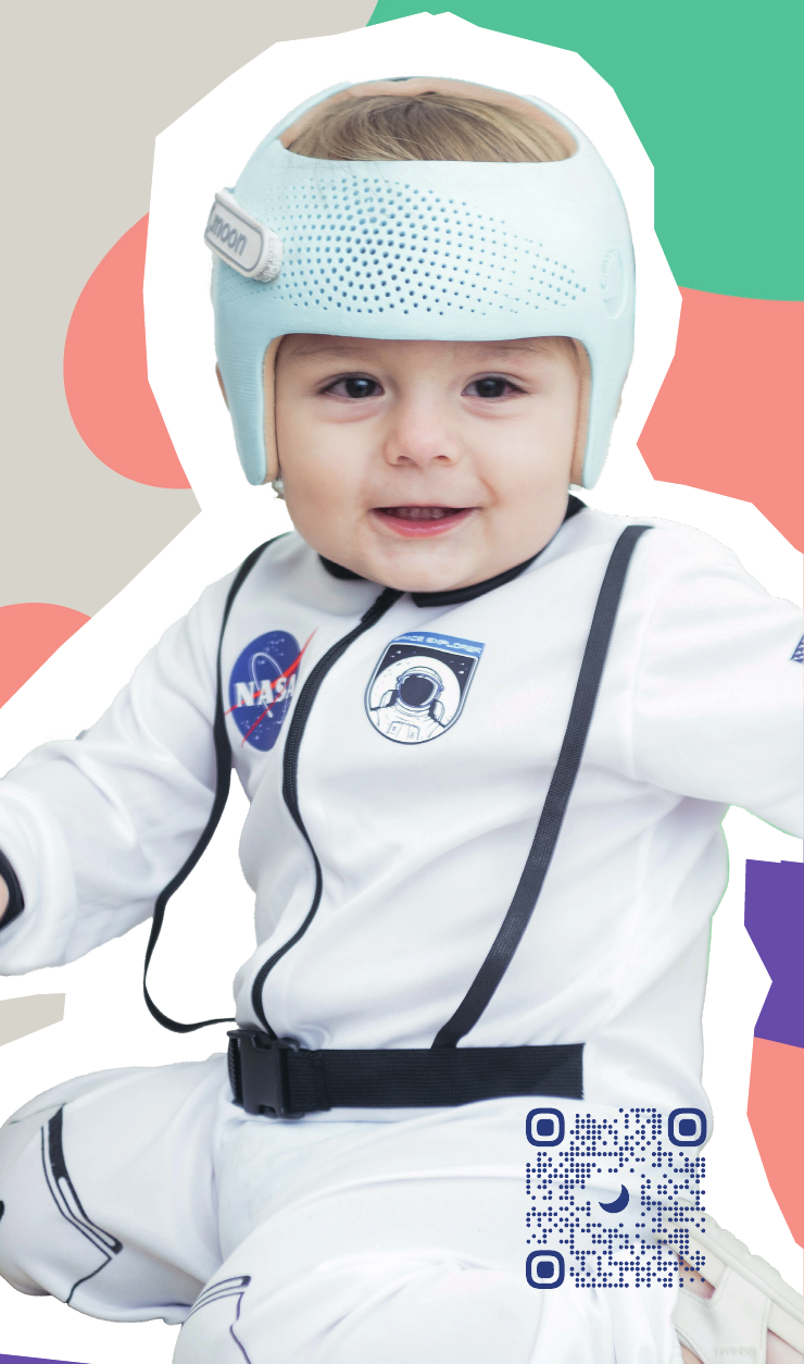 Bebê usando uma órtese craniana C.moon personalizada